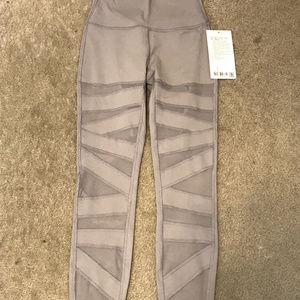 Wunder Under Tight 28" Mesh NWT